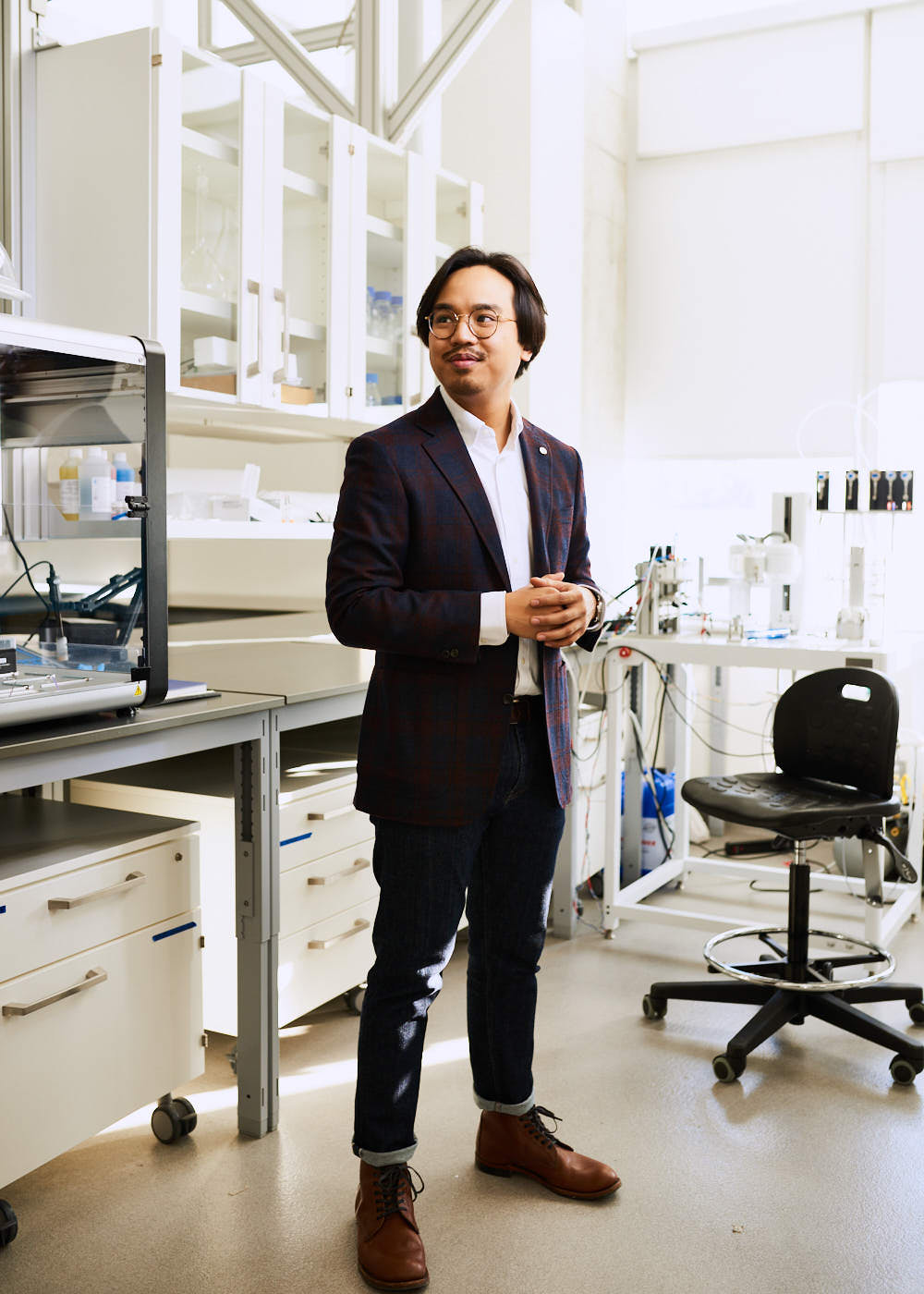 Toronto researcher in science laboratory